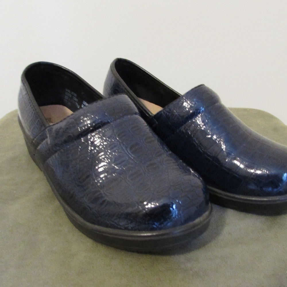 Duck Head Navy Blues Clogs 7.5 NWOT